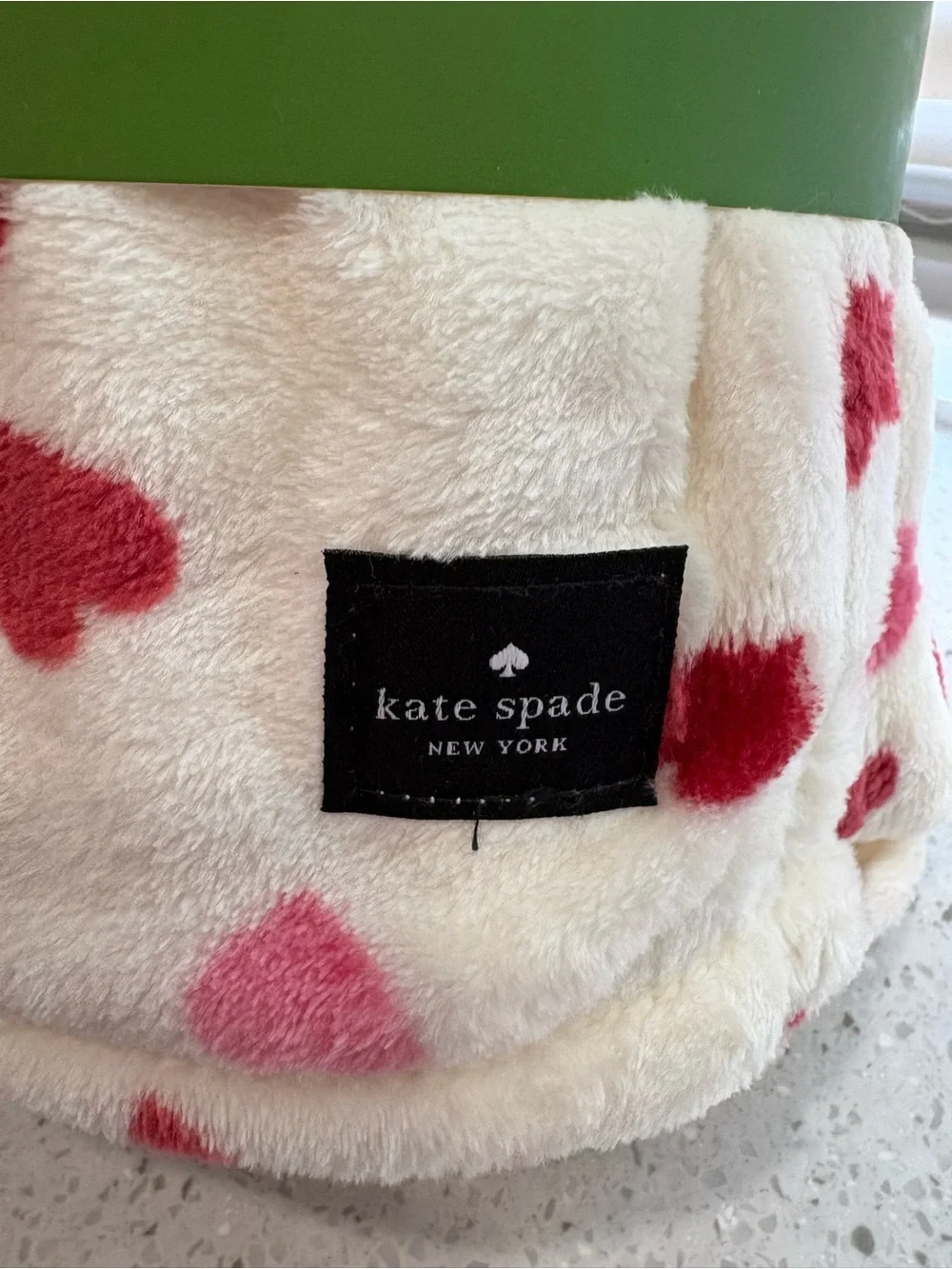 NEW kate spade New York Plush Heart Throw Blanket - Holiday Scatter Heart Print